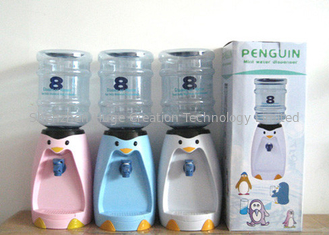 China 2,5 Liter Miniaturpinguin-Wasserspender-Miniwasser-Getränk-Zufuhr-8 Gläser Karikatur, diedrinkware-Schalen trinken fournisseur
